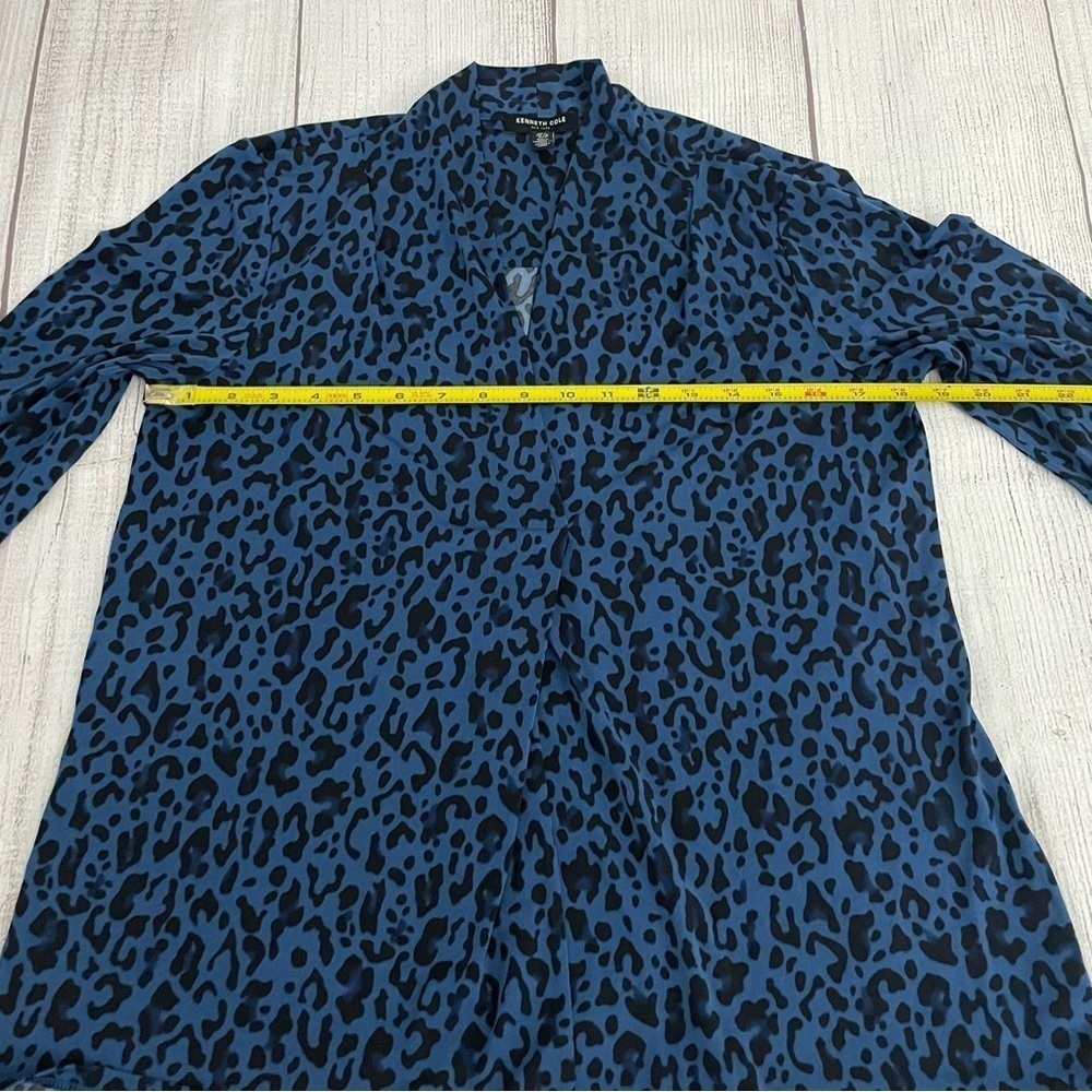 KENNETH COLE Womens Blouse Blue Cheetah Leopard Career Knit Flowy Size Small - Picture 5 of 8
